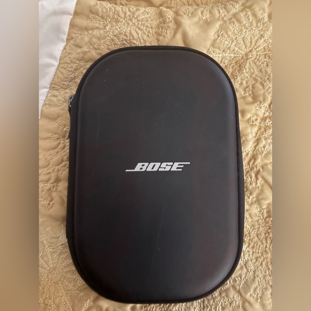 Bose QuietComfort Bluetooth Headphones, Wireless Headphones 
Like new